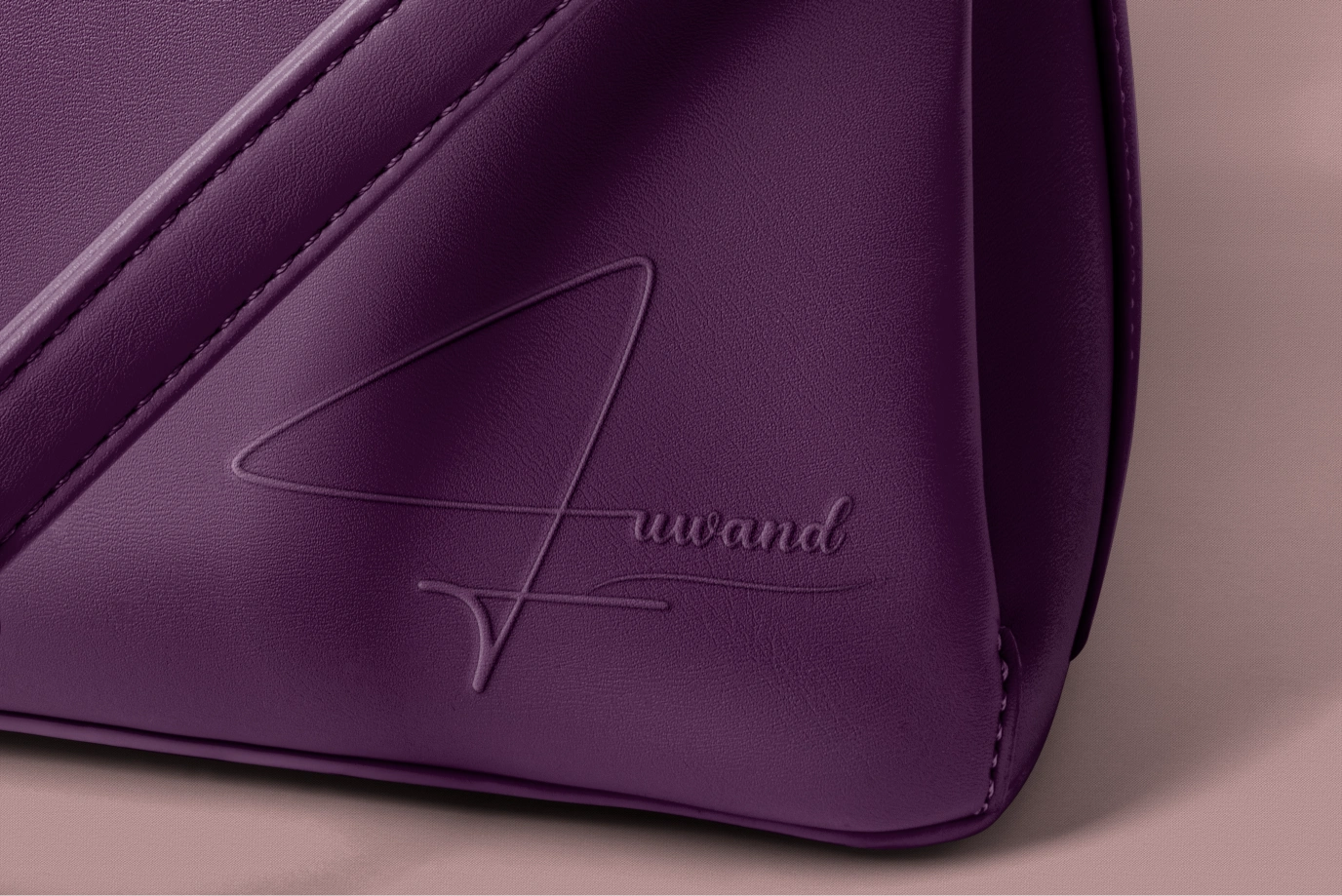 Designing a Logo for a luxury women’s bag brand – Luwand
